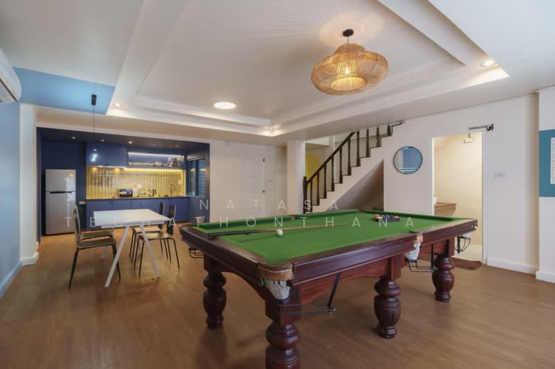 5-BR Townhouse, Bangkok, Khlong Tan Nua, Watthana, Bangkok, 5 Bedrooms, 240 sqm, Townhouse For Rent, by Natasa Techathonthanakhun, 500268014 - DDproperty.com