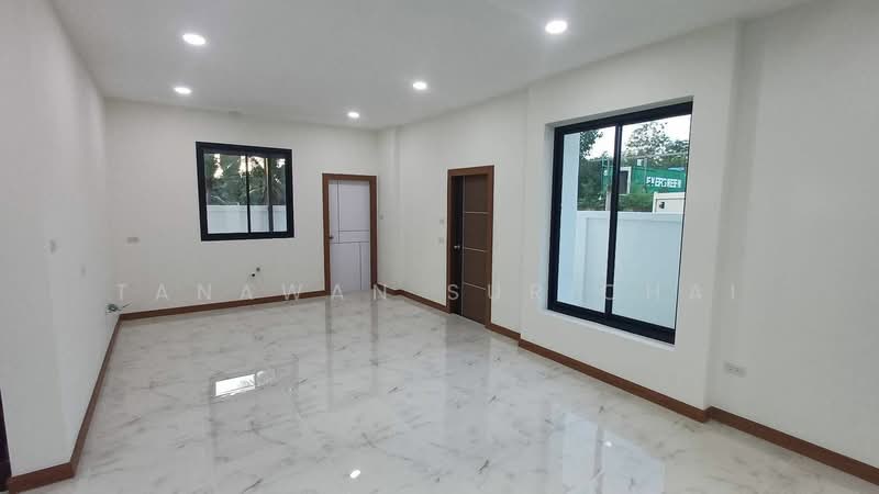 บ้าน 3-ห้องนอน, ชลบุรี, ห้วยใหญ่, บางละมุง, ชลบุรี, 230 ตร.ม., บ้านเดี่ยว ขาย, โดย Tanawan Surichai, 500268082 - DDproperty.com