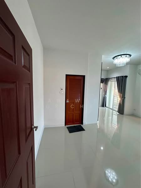 For Sale - 3-BR House, Chon Buri (Pattaya)