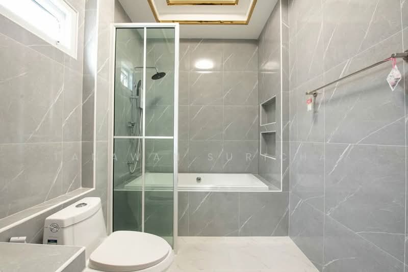 3-BR Villa, Chon Buri (Pattaya), Poong, Bang Lamung (Pattaya), Chon Buri (Pattaya), 3 Bedrooms, 204 sqm, Villa For Rent, by Tanawan Surichai, 500268352 - DDproperty.com
