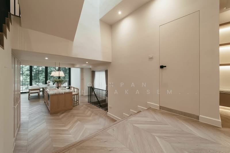 5-BR Townhouse, Bangkok, Phra Kanong Nua, Watthana, Bangkok, 5 Bedrooms, 350 sqm, Townhouse For Rent, by Pornpan Chantharakasemchai, 500268383 - DDproperty.com