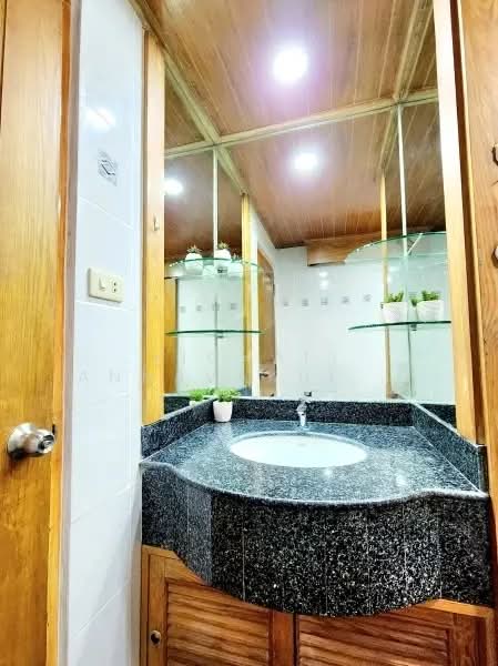 Baan Suksan, Bangkok, 58 Soi Sukhumvit 23, Khlongtoei Nua, Watthana, Bangkok, 1 Bedroom, 46 sqm, Condo For Rent, by Vichai  Annavakulthorn, 500268398 - DDproperty.com