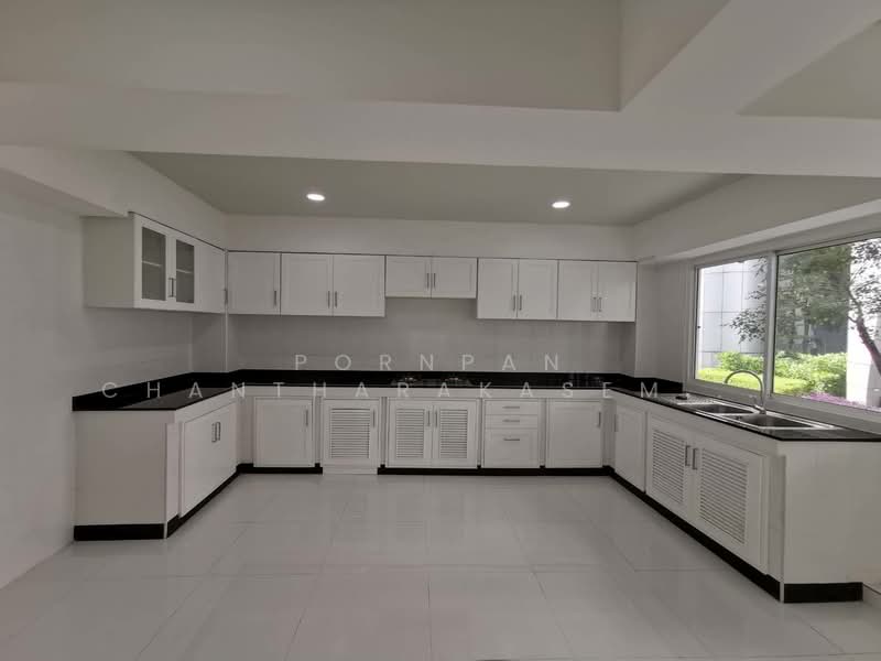 3-BR House, Bangkok, Khlong Toei, Khlong Toei, Bangkok, 3 Bedrooms, 440 sqm, Single Detached House For Rent, by Pornpan Chantharakasemchai, 500268427 - DDproperty.com