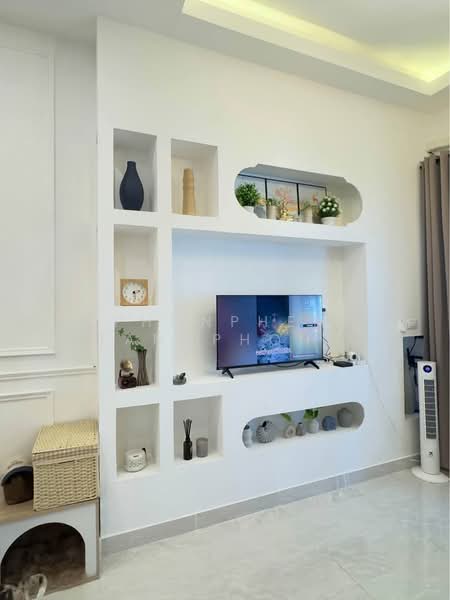 3-BR House, Chon Buri (Pattaya), Nong Pru, Bang Lamung (Pattaya), Chon Buri (Pattaya), 3 Bedrooms, 263 sqm, Single Detached House For Rent, by Vikrant Kokar, 500268654 - DDproperty.com