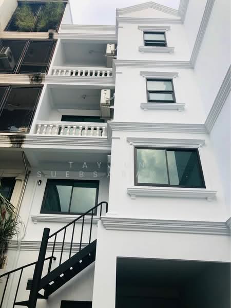 5-BR Townhouse, Bangkok, Khlong Tan Nua, Watthana, Bangkok, 5 Bedrooms, 200 sqm, Townhouse For Rent, by Jakree Buajatturat, 500268721 - DDproperty.com