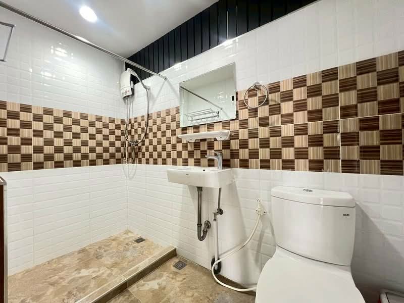 3-BR Townhouse, Bangkok, Khlong Tan Nua, Watthana, Bangkok, 3 Bedrooms, 210 sqm, Townhouse For Sale, by Suchada Yodyiem, 500268883 - DDproperty.com