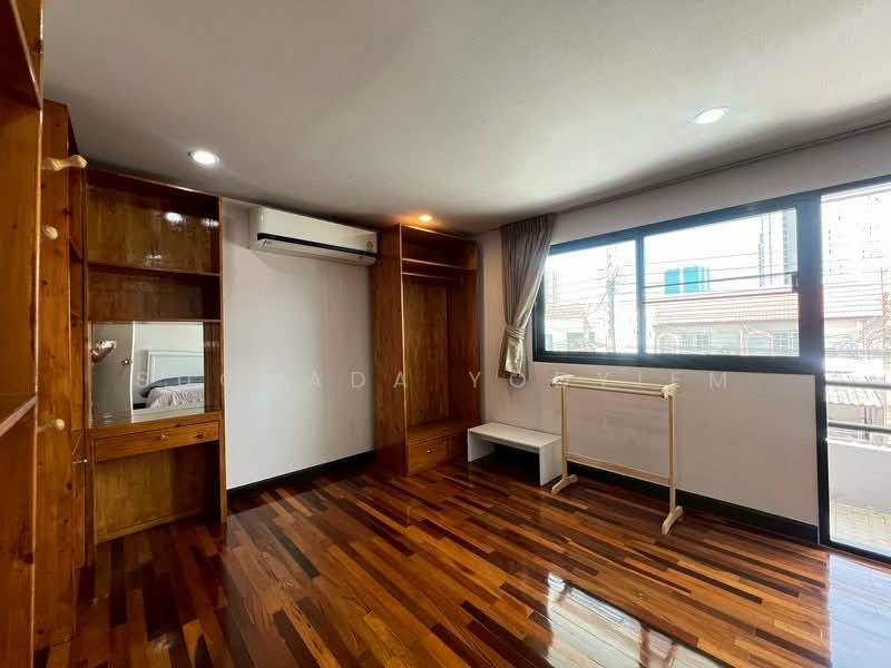 3-BR Townhouse, Bangkok, Khlong Tan Nua, Watthana, Bangkok, 3 Bedrooms, 210 sqm, Townhouse For Sale, by Suchada Yodyiem, 500268883 - DDproperty.com