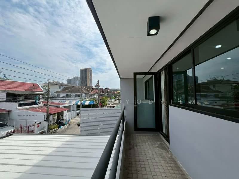 3-BR Townhouse, Bangkok, Khlong Tan Nua, Watthana, Bangkok, 3 Bedrooms, 210 sqm, Townhouse For Sale, by Suchada Yodyiem, 500268883 - DDproperty.com