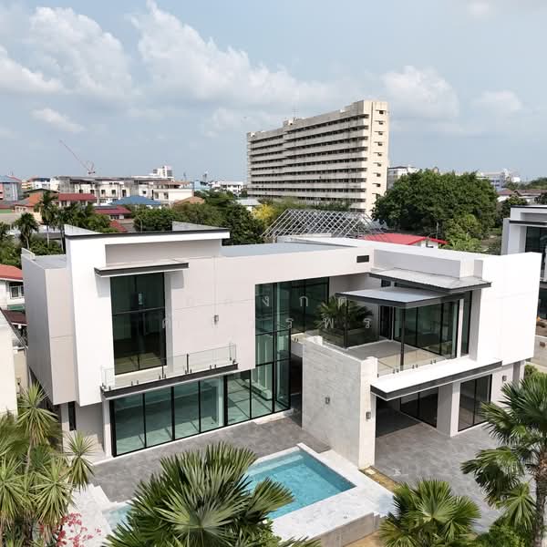 The Master Ekkamai-Ramintra, Bangkok, Soi Ramintra 39, Tha Rang, Bang Khen, Bangkok, 5 Bedrooms, 700 sqm, Single Detached House For Sale, by อลงกต คำนวรพร, 500268930 - DDproperty.com