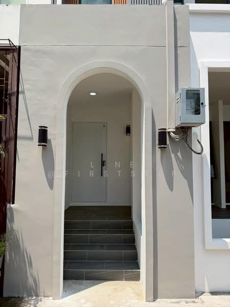 For Sale - 4.5 Storey Townhome Sukhumvit 101, Near BTS Punnawithi, Bangkok