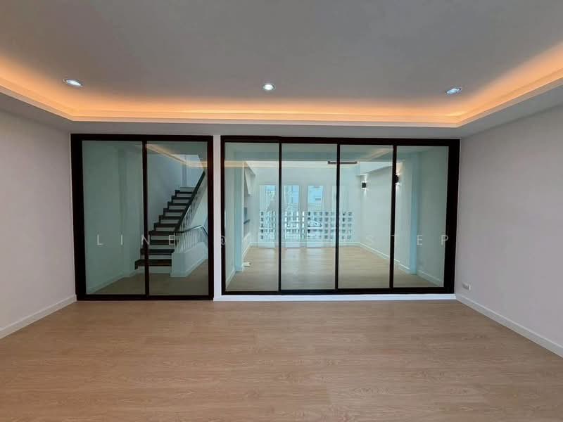 For Sale - 4.5 Storey Townhome Sukhumvit 101, Near BTS Punnawithi, Bangkok