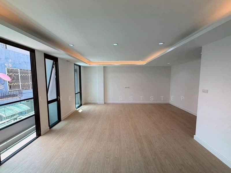 For Sale - 4.5 Storey Townhome Sukhumvit 101, Near BTS Punnawithi, Bangkok