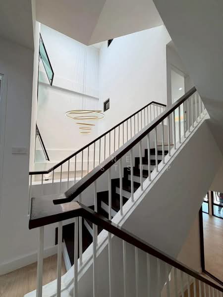 For Sale - 4.5 Storey Townhome Sukhumvit 101, Near BTS Punnawithi, Bangkok