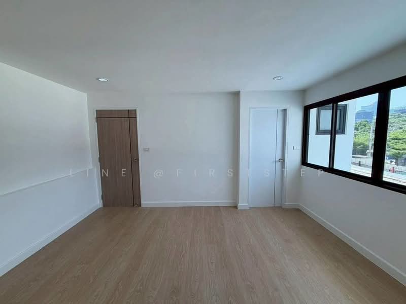 For Sale - 4.5 Storey Townhome Sukhumvit 101, Near BTS Punnawithi, Bangkok