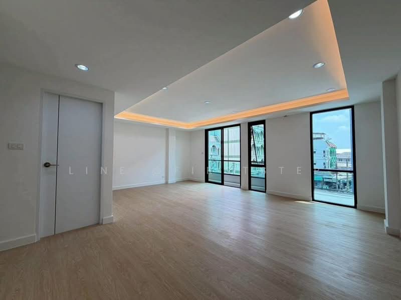 For Sale - 4.5 Storey Townhome Sukhumvit 101, Near BTS Punnawithi, Bangkok