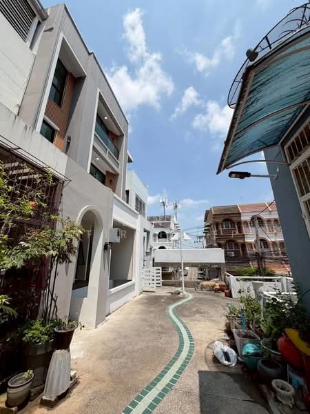For Sale - 4.5 Storey Townhome Sukhumvit 101, Near BTS Punnawithi, Bangkok