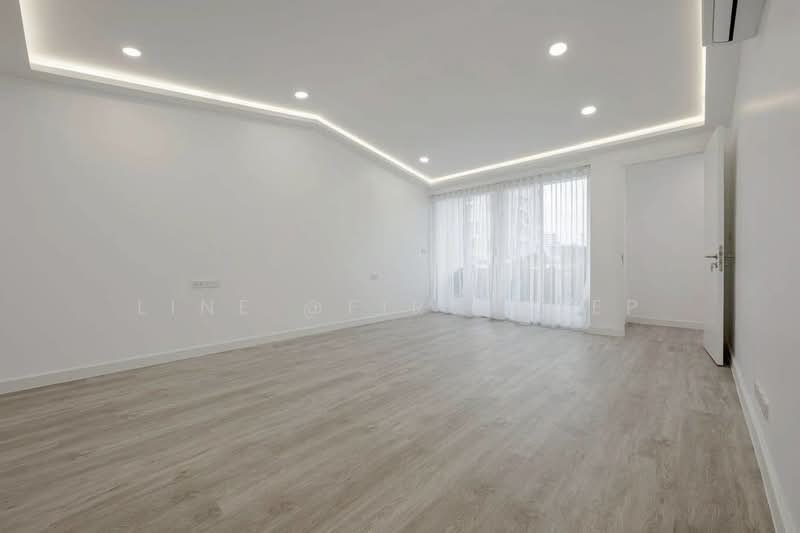 Beautiful 3-Storey Townhome Thonglor area, Newly renovated, Near BTS Thonglor, Bangkok, Soi Pridi Banomyong 42, Khlong Tan Nua, Watthana, Bangkok, 4 Bedrooms, 250 sqm, Townhouse For Sale, by LINE @firststep, 500269160 - DDproperty.com