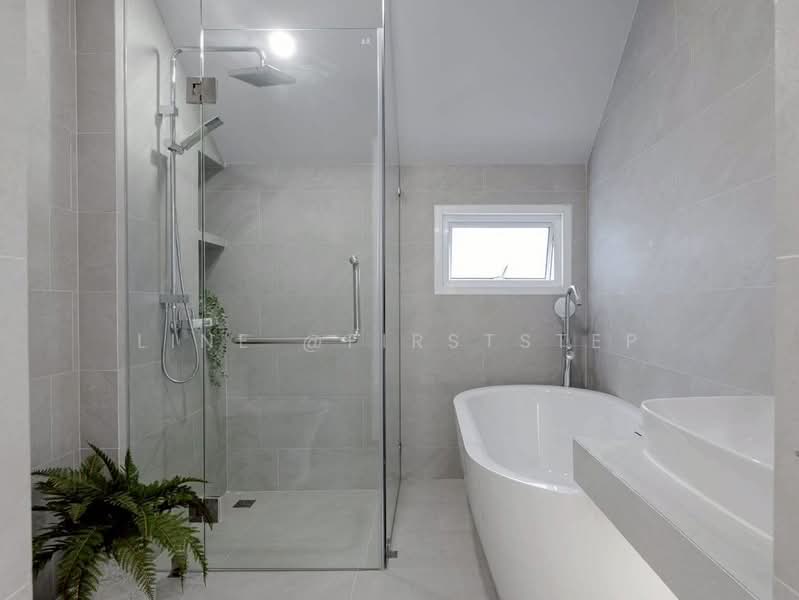 Beautiful 3-Storey Townhome Thonglor area, Newly renovated, Near BTS Thonglor, Bangkok, Soi Pridi Banomyong 42, Khlong Tan Nua, Watthana, Bangkok, 4 Bedrooms, 250 sqm, Townhouse For Sale, by LINE @firststep, 500269160 - DDproperty.com