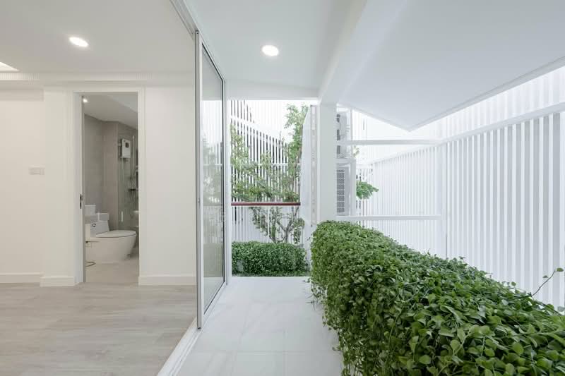 Beautiful 3-Storey Townhome Thonglor area, Newly renovated, Near BTS Thonglor, Bangkok, Soi Pridi Banomyong 42, Khlong Tan Nua, Watthana, Bangkok, 4 Bedrooms, 250 sqm, Townhouse For Sale, by LINE @firststep, 500269160 - DDproperty.com