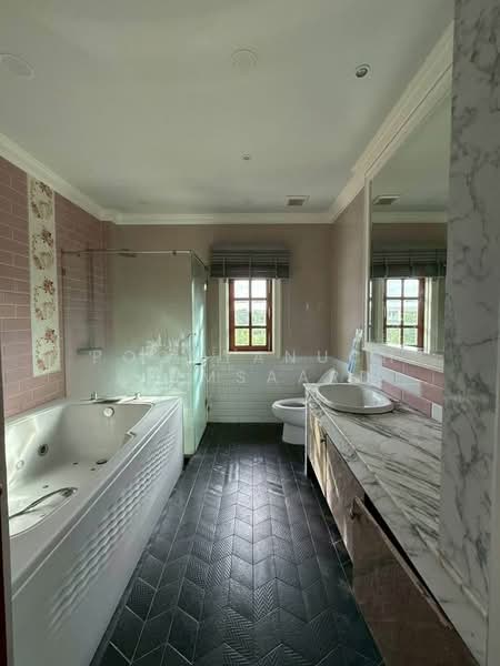 undefined, Bangkok, Thung Song Hong, Lak Si, Bangkok, 4 Bedrooms, 750 sqm, Single Detached House For Sale, by Poonyanuch Aiemsaard, 500269179 - DDproperty.com