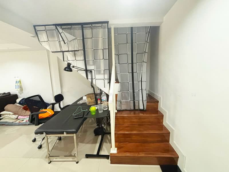 For Sale - ทาวน์เฮ้าส์ 3 ชั้น เนื้อที่ 16 ตร.ว. บ้านรีโนเวทใหม่ ซอยวัดป่ากลางทุ่ง ต.บางขะแยง อ.เมือง จ.ปทุมธานี, Pathum Thani