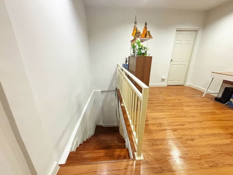 For Sale - ทาวน์เฮ้าส์ 3 ชั้น เนื้อที่ 16 ตร.ว. บ้านรีโนเวทใหม่ ซอยวัดป่ากลางทุ่ง ต.บางขะแยง อ.เมือง จ.ปทุมธานี, Pathum Thani