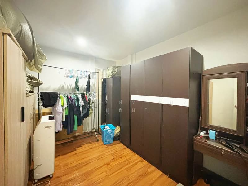 ขาย - ทาวน์เฮ้าส์ 3 ชั้น เนื้อที่ 16 ตร.ว. บ้านรีโนเวทใหม่ ซอยวัดป่ากลางทุ่ง ต.บางขะแยง อ.เมือง จ.ปทุมธานี, ปทุมธานี