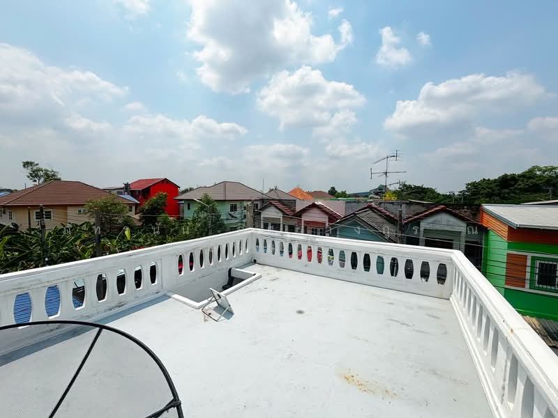For Sale - ทาวน์เฮ้าส์ 3 ชั้น เนื้อที่ 16 ตร.ว. บ้านรีโนเวทใหม่ ซอยวัดป่ากลางทุ่ง ต.บางขะแยง อ.เมือง จ.ปทุมธานี, Pathum Thani
