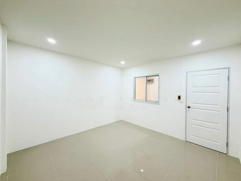 Minimalist townhome for sale in Rung Amorn Villa, Sriracha., Chon Buri (Pattaya), Thung Suk La, Si Racha, Chon Buri (Pattaya), 2 Bedrooms, 100 sqm, Townhouse For Sale, by A House Property Co.,Ltd., 500269230 - DDproperty.com