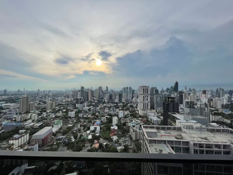 The Esse Sukhumvit 36, Bangkok, Soi Sukhumvit 36, Sukhumvit Road, Phra Kanong, Khlong Toei, Bangkok, 1 Bedroom, 43 sqm, Condo For Sale, by Suchada Yodyiem, 500269235 - DDproperty.com