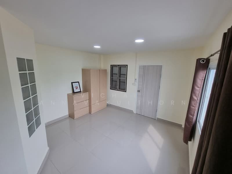 3-BR Townhouse, Bangkok, Samsen Nok, Huai Khwang, Bangkok, 3 Bedrooms, 180 sqm, Townhouse For Rent, by Vichai  Annavakulthorn, 500269439 - DDproperty.com