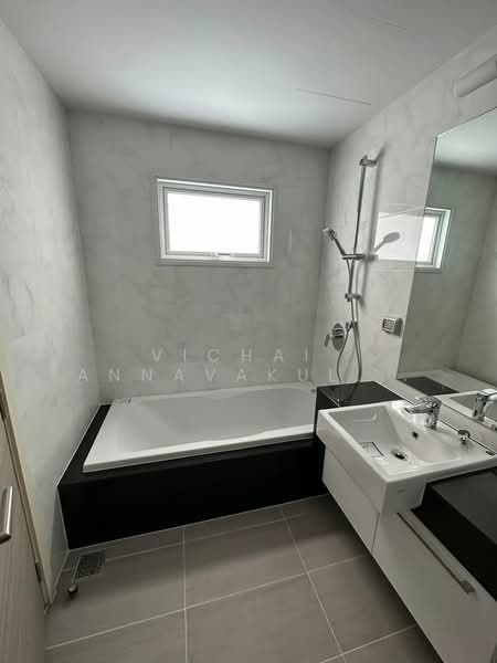 2-BR Townhouse, Bangkok, Chong Nonsi, Yan Nawa, Bangkok, 2 Bedrooms, 145 sqm, Townhouse For Rent, by Vichai  Annavakulthorn, 500269496 - DDproperty.com