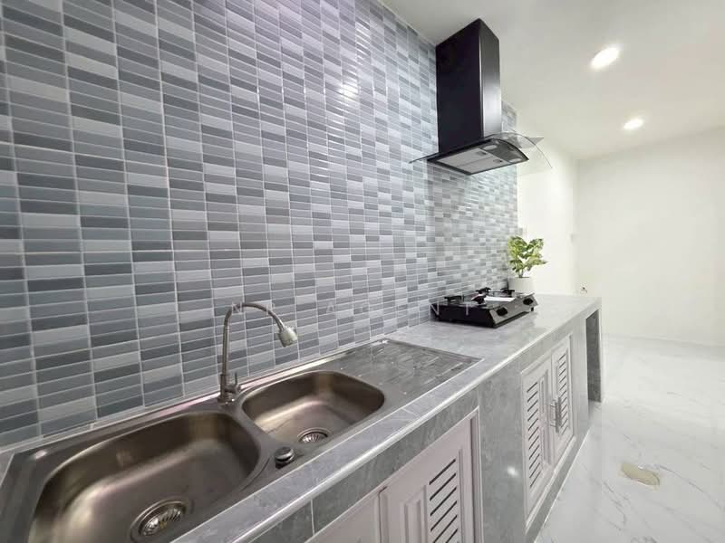 Baan Pruksa 18 Bangyai, Nonthaburi, Soi Pruksa Village 18, Bang Mae Nang, Bang Yai, Nonthaburi, 4 Bedrooms, 100 sqm, Townhouse For Sale, by NR AGENT, 500269625 - DDproperty.com