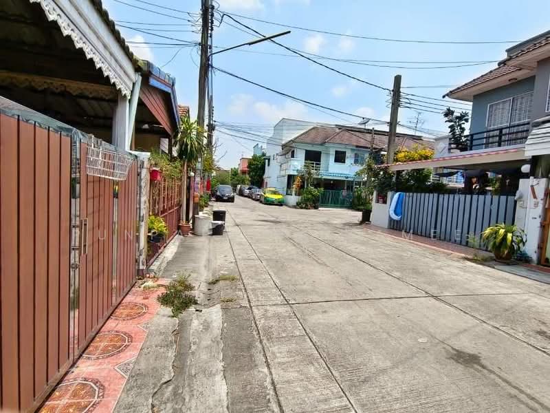 หมู่บ้านร็อคการ์เด้นโฮม2 : Rock Garden Home 2, Bangkok, Khlong Tanon, Sai Mai, Bangkok, 2 Bedrooms, 100 sqm, Townhouse For Sale, by Punpapa Rassamee, 500269677 - DDproperty.com