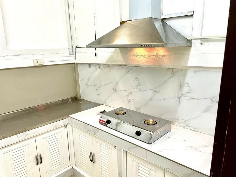 Townhouse Evergreen Village : ทาวน์เฮ้าส์ หมู่บ้าน เอเวอร์กรีน, กรุงเทพ, ซอยบางนาตราด56 (เนชั่น ทาวเวอร์), บางนา, บางนา, กรุงเทพ, 72 ตร.ม., ทาวน์เฮ้าส์ ให้เช่า, โดย Airada Parasarn, 500269740 - DDproperty.com