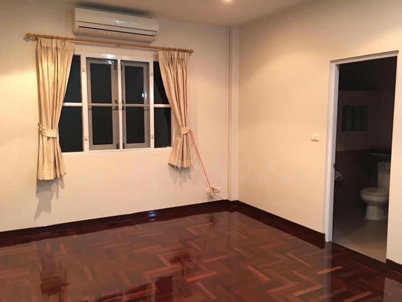 3-BR House, Bangkok, Saen Sab, Min Buri, Bangkok, 3 Bedrooms, 280 sqm, Single Detached House For Sale, by Thananith Ittitulyapong, 500269769 - DDproperty.com