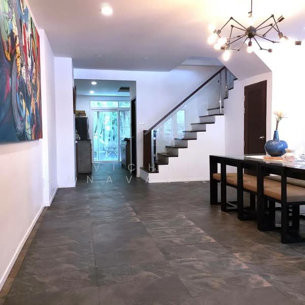 4-BR Townhouse, Bangkok, Phra Kanong Nua, Watthana, Bangkok, 4 Bedrooms, 400 sqm, Townhouse For Rent, by Vichai  Annavakulthorn, 500269809 - DDproperty.com