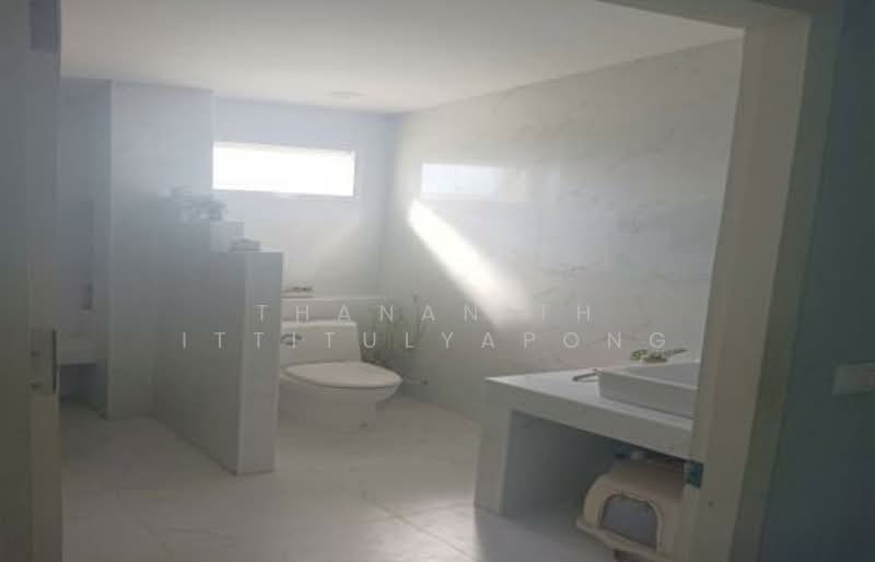 3-BR House, Bangkok, Lam Pla Tiew, Lat Krabang, Bangkok, 3 Bedrooms, 245 sqm, Single Detached House For Sale, by Thananith Ittitulyapong, 500269873 - DDproperty.com