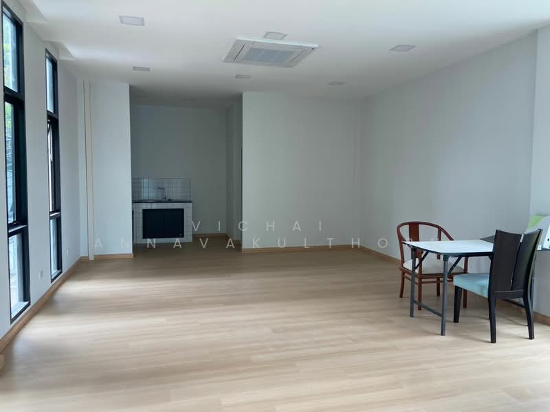 Prem Mansion, Bangkok, 121  Soi Sukhumvit 12, Khlong Toei, Khlong Toei, Bangkok, 1 Bedroom, 140 sqm, Apartment For Rent, by Vichai  Annavakulthorn, 500269891 - DDproperty.com