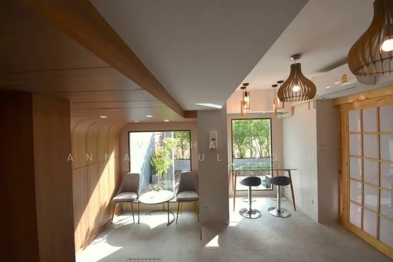 Qube Suites Sukhumvit 46, Bangkok, 30 Sukhumvit Road, Phra Kanong, Khlong Toei, Bangkok, 2 Bedrooms, 60 sqm, Condo For Rent, by Vichai  Annavakulthorn, 500269969 - DDproperty.com