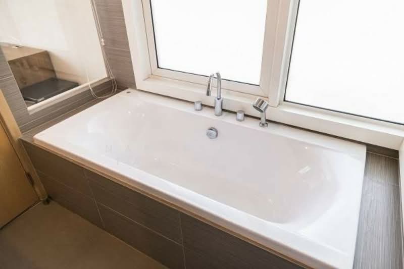 Siri At Sukhumvit, Bangkok, 902 Sukhumvit Road, Phra Kanong, Khlong Toei, Bangkok, 2 Bedrooms, 73 sqm, Condo For Rent, by Napatsawan Tamjorhor, 500270237 - DDproperty.com