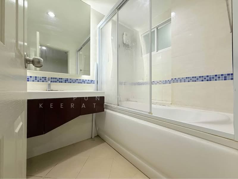 Life @ Sathorn 10, Bangkok, 48 Soi Sathorn 10, Sathorn Road, Silom, Bang Rak, Bangkok, 1 Bedroom, 40 sqm, Condo For Rent, by Punnawat Keeratidusitroj, 500270325 - DDproperty.com