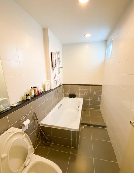 Baan Klang Muang Sukhumvit 77, Bangkok, Soi On Nut 17, Suan Luang, Suan Luang, Bangkok, 3 Bedrooms, 88 sqm, Townhouse For Sale, by Napatsawan Tamjorhor, 500270352 - DDproperty.com