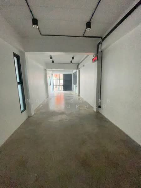 2-BR House, Bangkok, Bang Wa, Phasi Charoen, Bangkok, 2 Bedrooms, 750 sqm, Single Detached House For Sale, by Napatsawan Tamjorhor, 500270394 - DDproperty.com