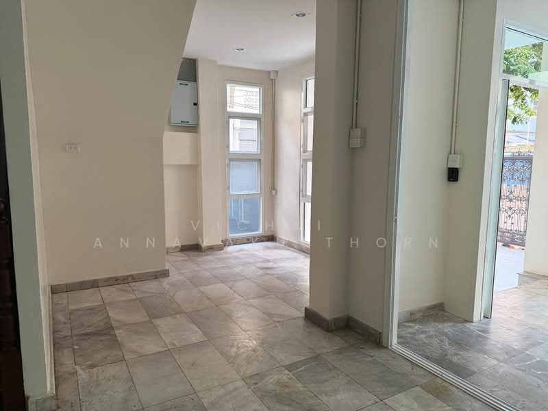 5-BR Townhouse, Bangkok, Phra Kanong, Khlong Toei, Bangkok, 5 Bedrooms, 400 sqm, Townhouse For Rent, by Vichai  Annavakulthorn, 500270454 - DDproperty.com