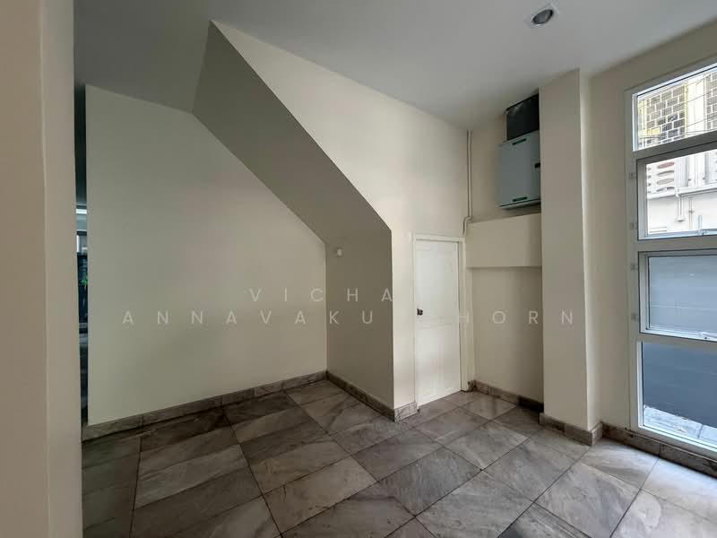 5-BR Townhouse, Bangkok, Phra Kanong, Khlong Toei, Bangkok, 5 Bedrooms, 400 sqm, Townhouse For Rent, by Vichai  Annavakulthorn, 500270454 - DDproperty.com