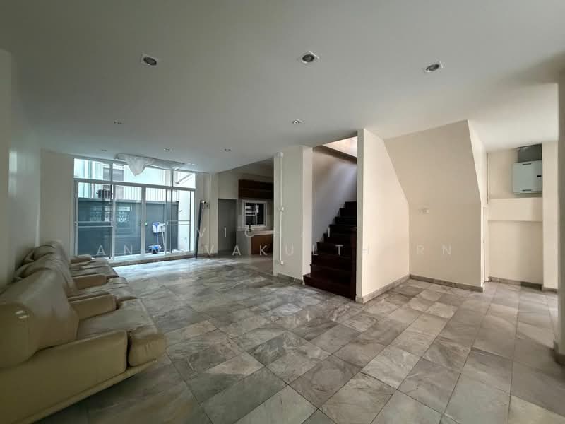 5-BR Townhouse, Bangkok, Phra Kanong, Khlong Toei, Bangkok, 5 Bedrooms, 400 sqm, Townhouse For Rent, by Vichai  Annavakulthorn, 500270454 - DDproperty.com