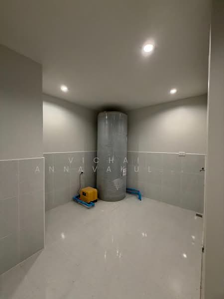 5-BR Townhouse, Bangkok, Phra Kanong, Khlong Toei, Bangkok, 5 Bedrooms, 400 sqm, Townhouse For Rent, by Vichai  Annavakulthorn, 500270454 - DDproperty.com