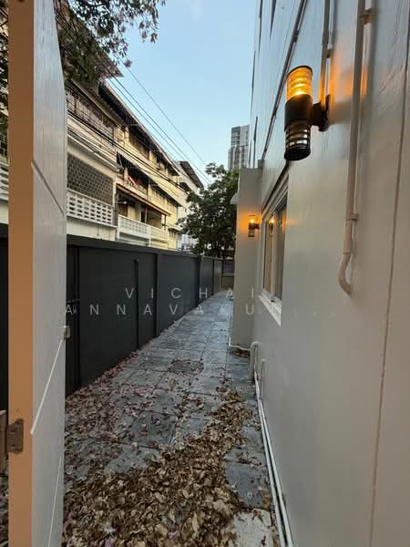 5-BR Townhouse, Bangkok, Phra Kanong, Khlong Toei, Bangkok, 5 Bedrooms, 400 sqm, Townhouse For Rent, by Vichai  Annavakulthorn, 500270454 - DDproperty.com