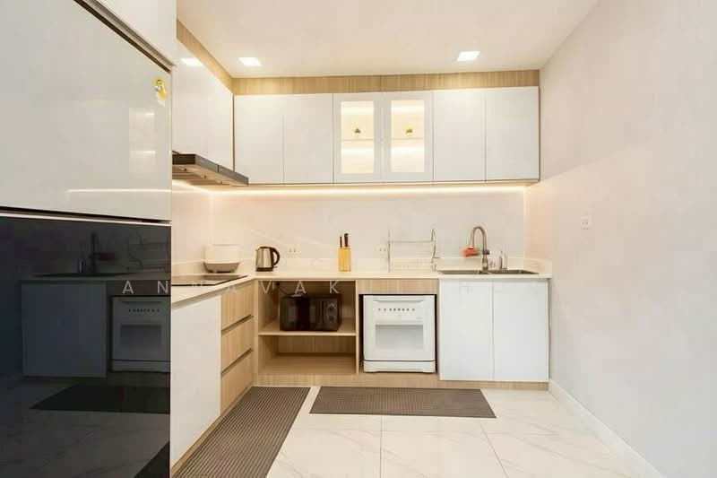 3-BR House, Bangkok, Din Daeng, Din Daeng, Bangkok, 3 Bedrooms, 300 sqm, Single Detached House For Rent, by Vichai  Annavakulthorn, 500270512 - DDproperty.com